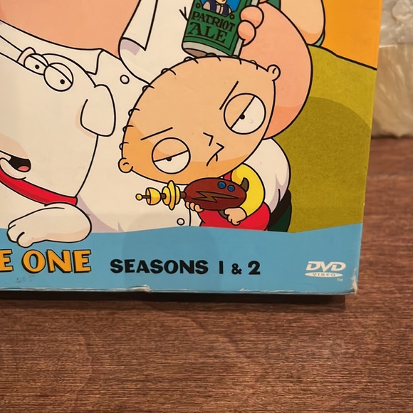 Family Guy Seasons 1 and 2 - Picture 2 of 3